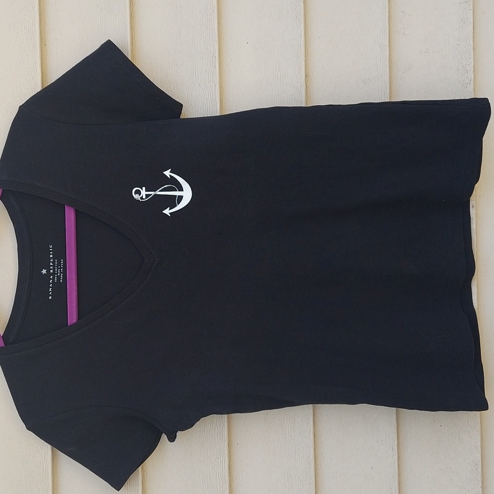Banana Republic Black cap sleeve V neck anchor Shirt Sz L